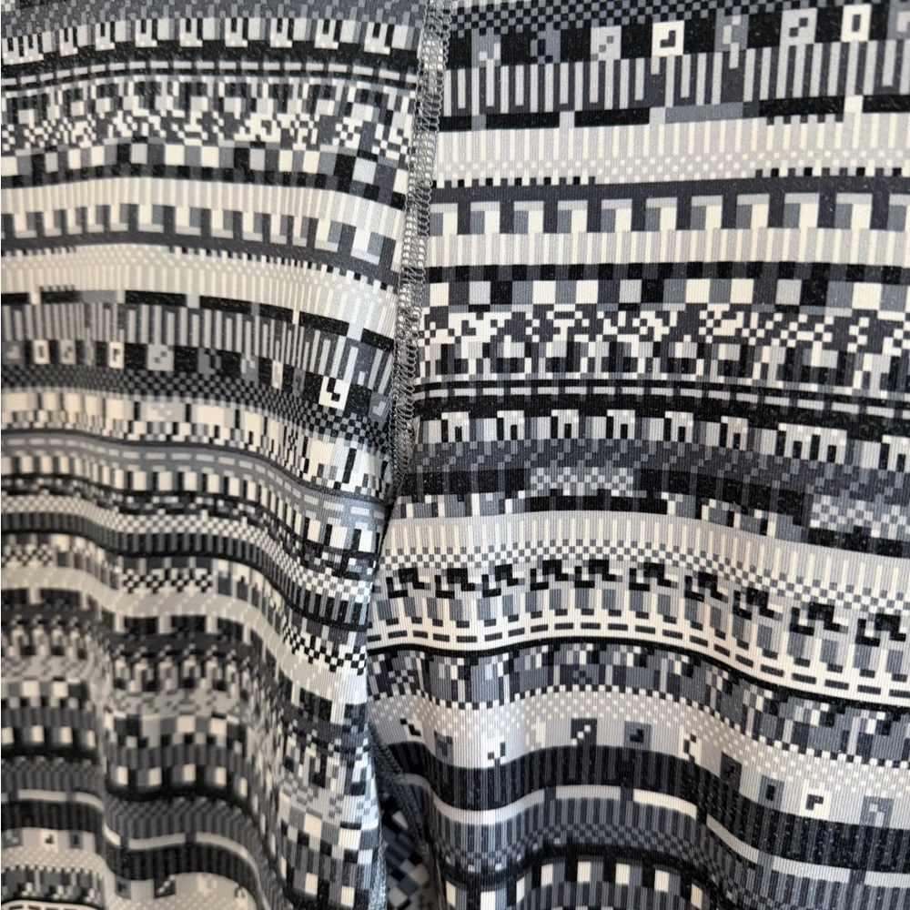 NIKE Pro Hyperwarm 8 Bit Dri-Fit Black Grey Green Full Length Leggings Size S - Picture 5 of 11